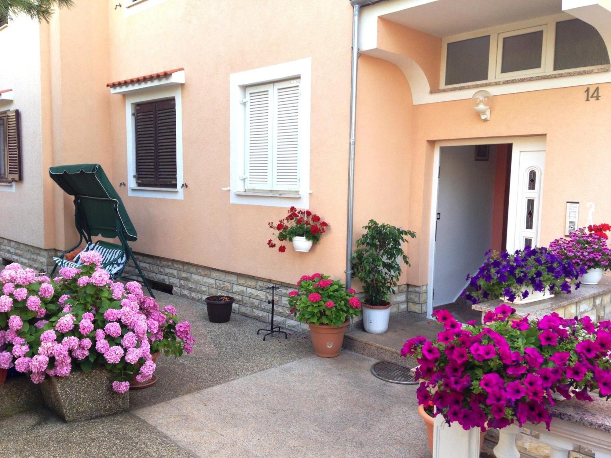 Apartments Dilja Malinska Exterior photo
