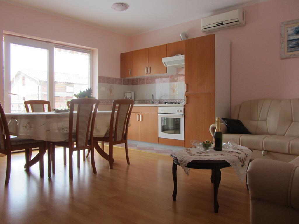 Apartments Dilja Malinska Exterior photo