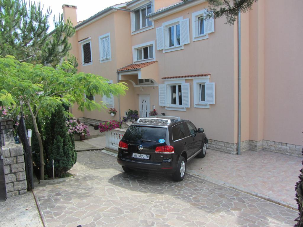 Apartments Dilja Malinska Exterior photo